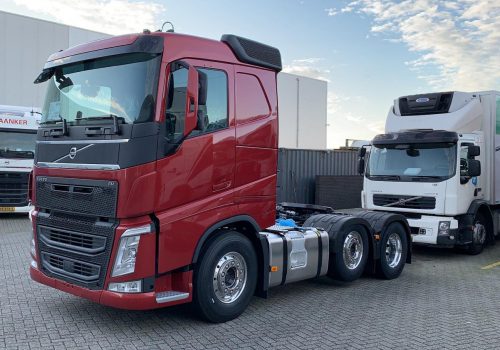 Volvo FH net afgeleverd bij de dealer